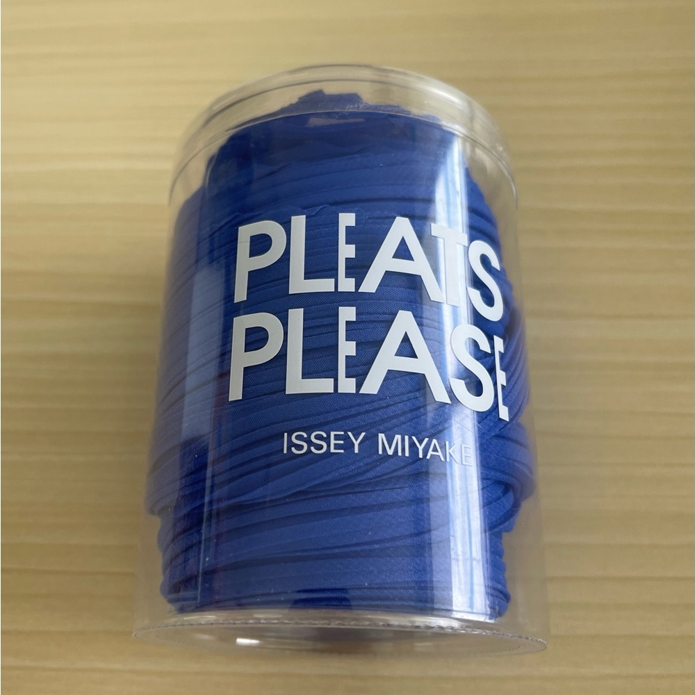 Brand New PLEATS PLEASE ISSEY MIYAKE
Pleated Scarf